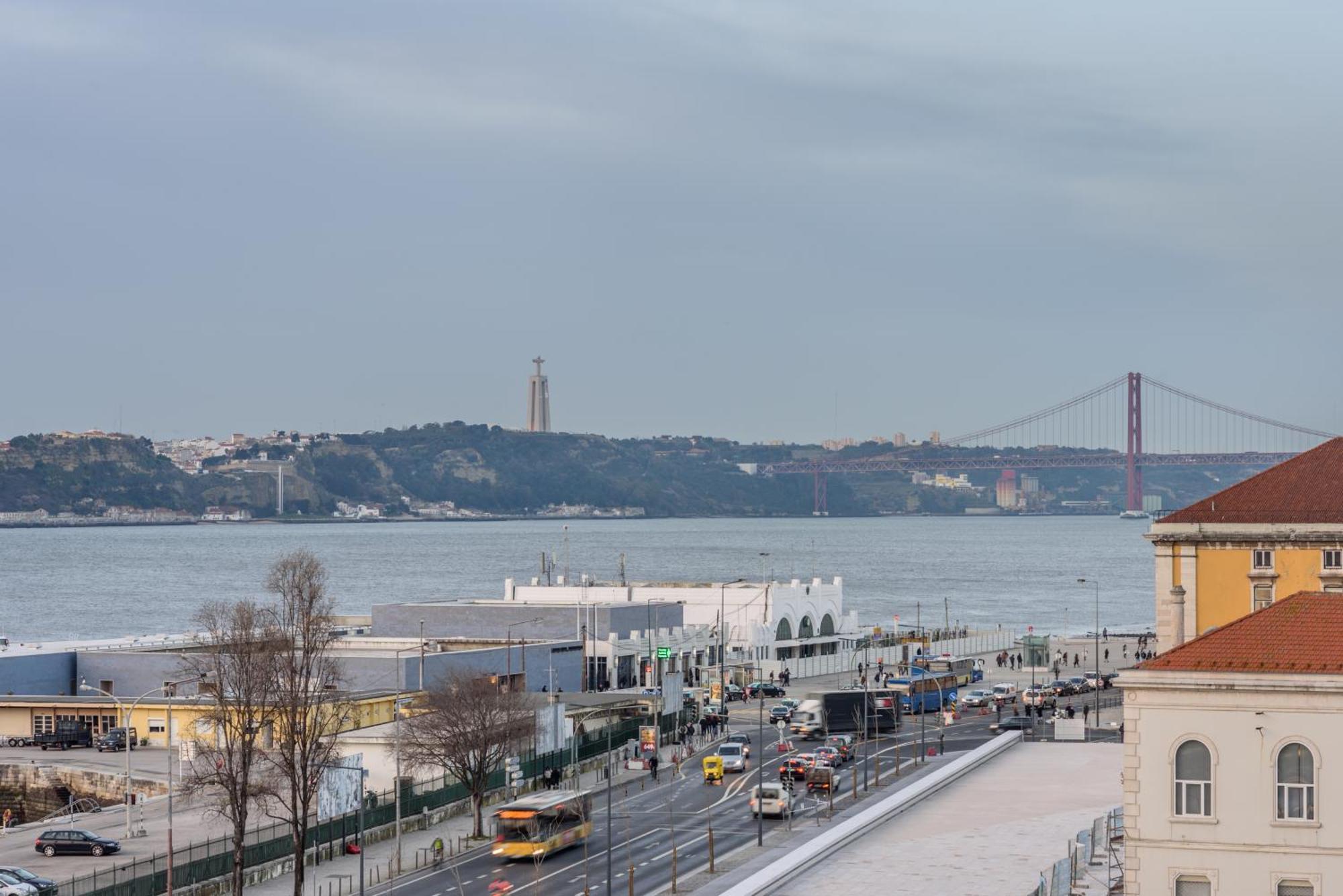 ליסבון Aurea Museum By Eurostars Hotel Company מראה חיצוני תמונה View of the Tagus River from the Praça do Comércio
