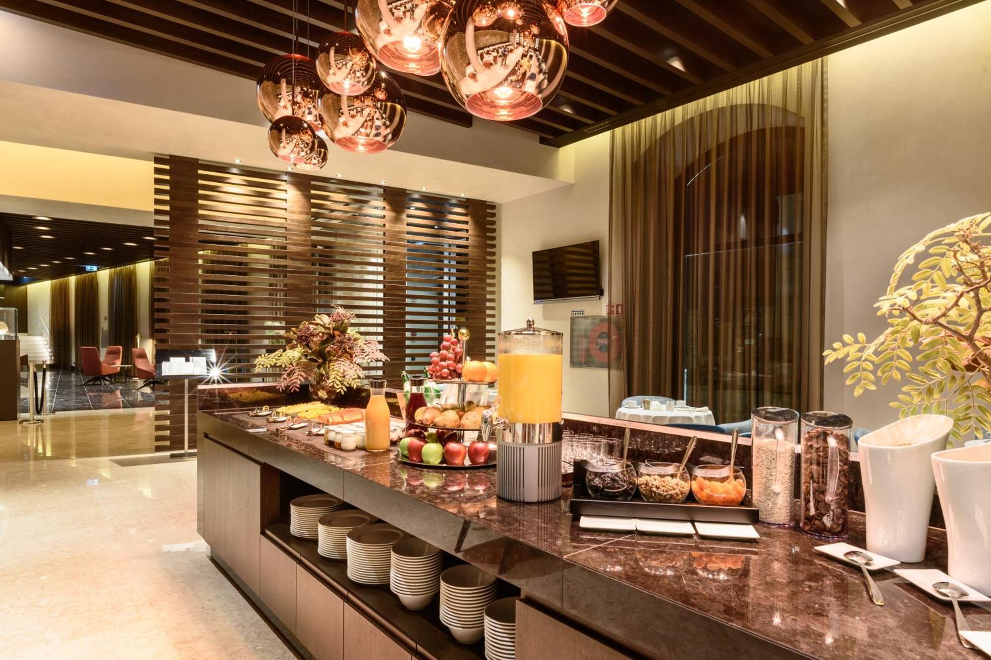 ליסבון Aurea Museum By Eurostars Hotel Company מראה חיצוני תמונה The lounge at the airport